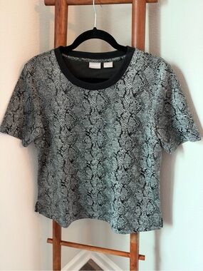 Chico's Black & Gray Snake-Print Short Sleeve Tee